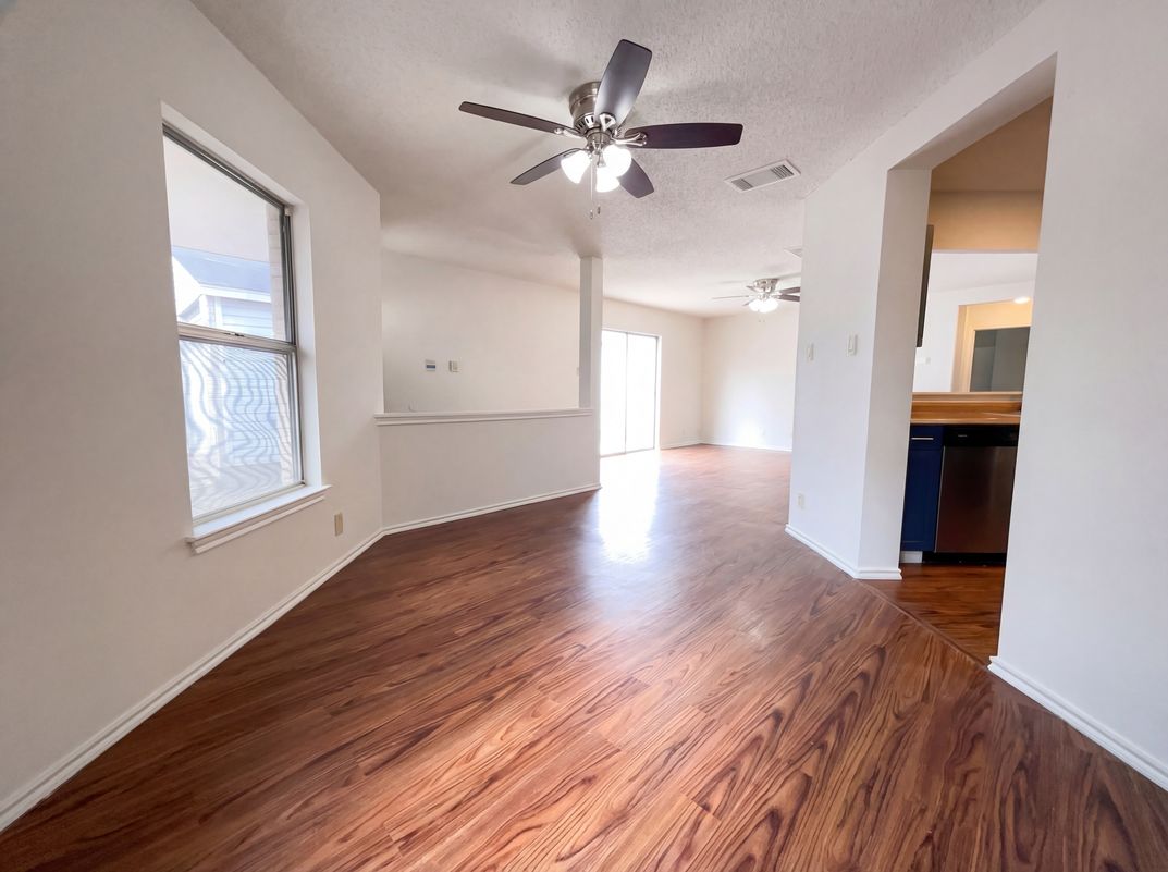 Photo 10 of 16 of 3741 Candlebluff Dr, San Antonio, TX