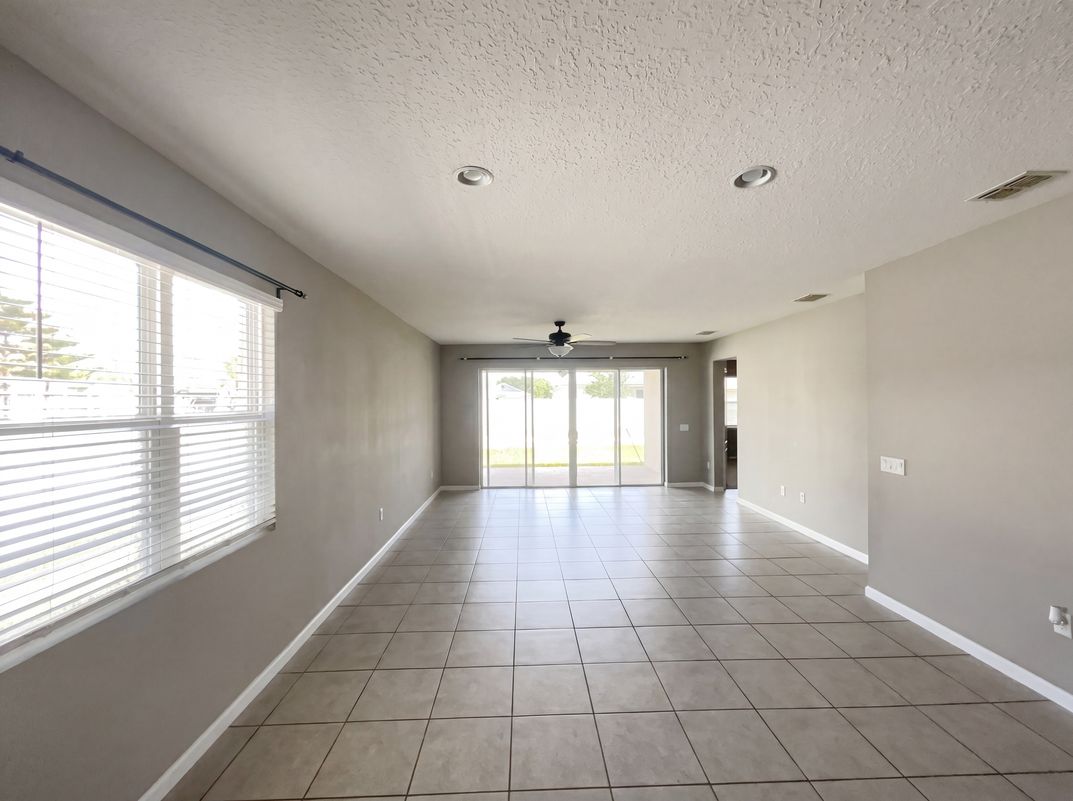 Property photo 3 of 2526 W End Dr