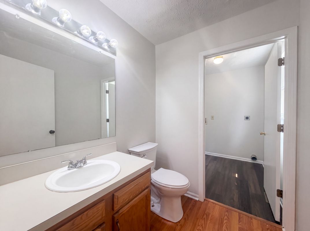 Photo 10 of 32 of 1618 Saddlebrook Dr, Heath, OH