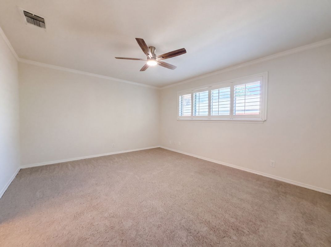 Photo 12 of 21 of 326 De Soto Dr, Universal City, TX
