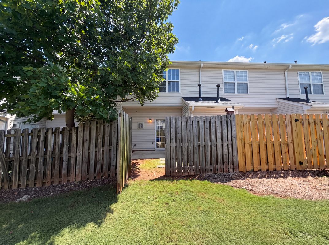 Photo 5 of 45 of 615 Graythorn Ln, Greenville, SC