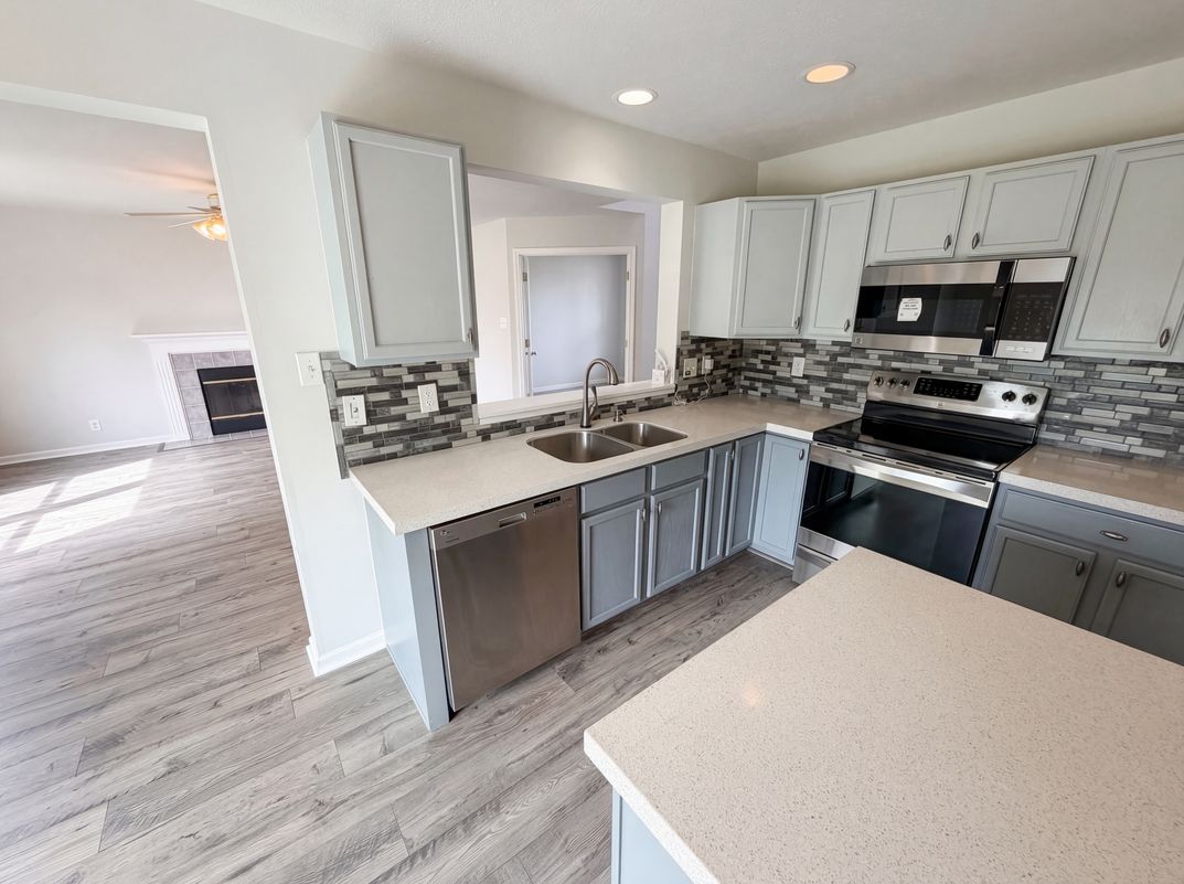 Photo 7 of 31 of 7910 Arvada Pl, Indianapolis, IN