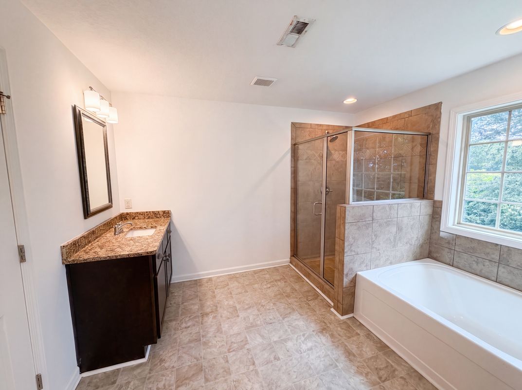 Photo 19 of 44 of 791 W Glenview Dr, Lenoir City, TN