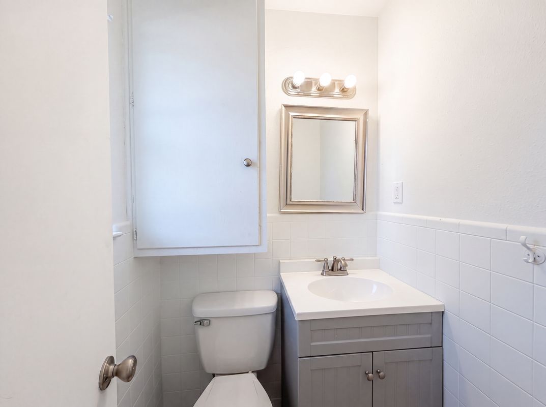Photo 9 of 16 of 1213 S Ridgeway Dr, Cleburne, TX