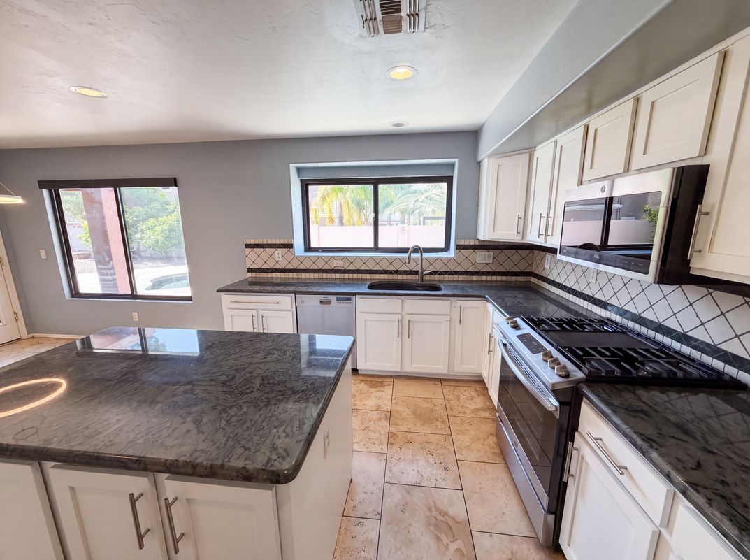 Photo 8 of 28 of 2083 W Arizona Rose Dr, Tucson, AZ