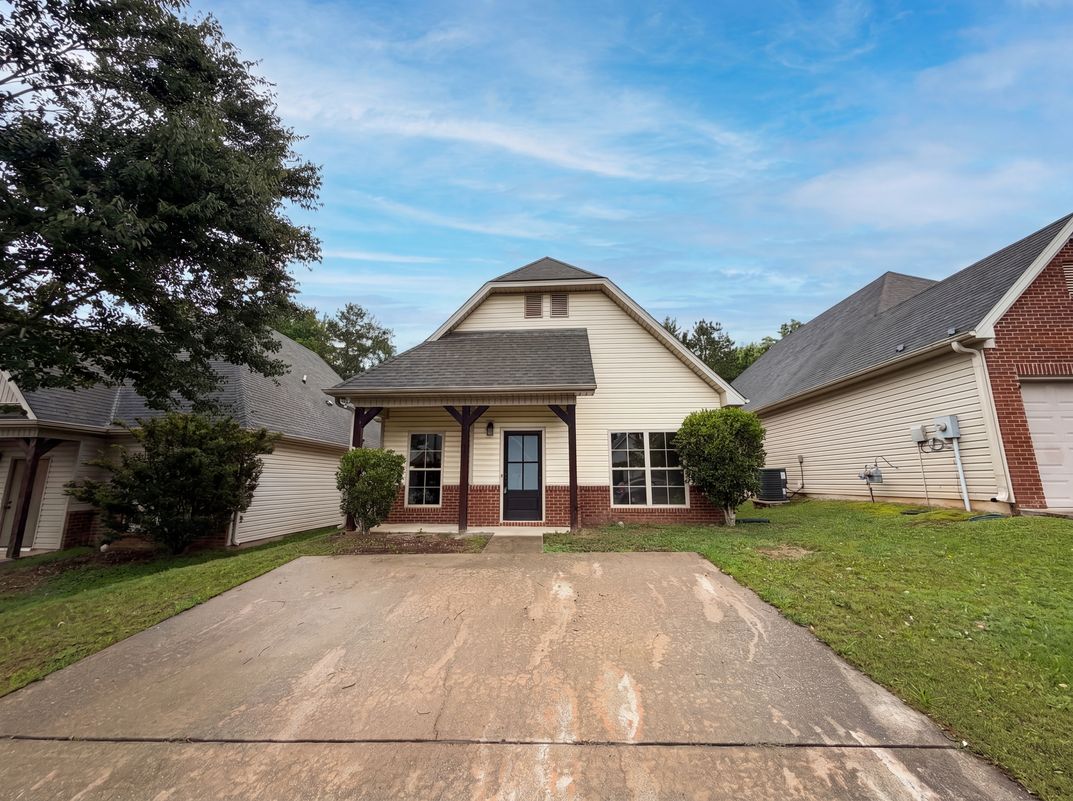 Property photo 1 of 124 Cattail Ln