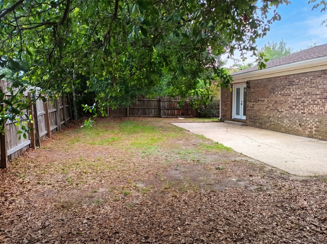 Photo 5 of 22 of 7746 Grundy St, Pensacola, FL
