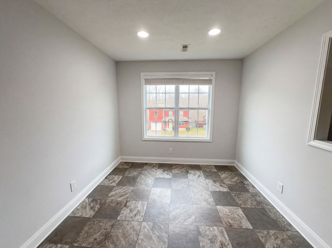 Photo 9 of 22 of 432 Leslie Wood Dr, Clarksville, TN