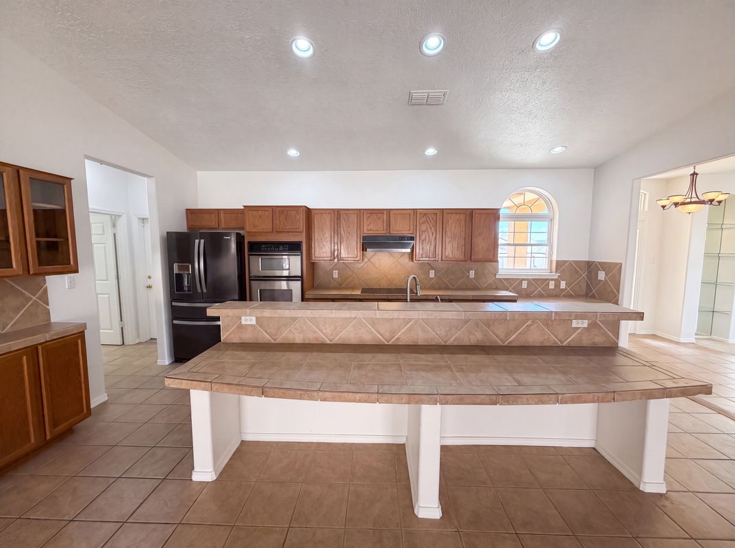 Photo 2 of 29 of 9809 Buckeye St NW, Albuquerque, NM