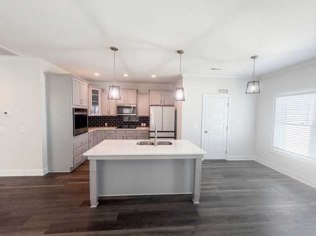 Photo 2 of 21 of 333 Oakhaven Dr, Holly Springs, NC