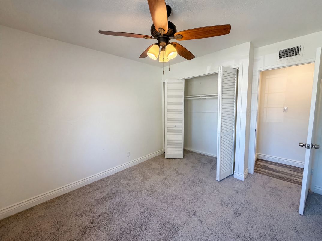 Photo 17 of 31 of 1422 Oakmont Dr, Roseville, CA