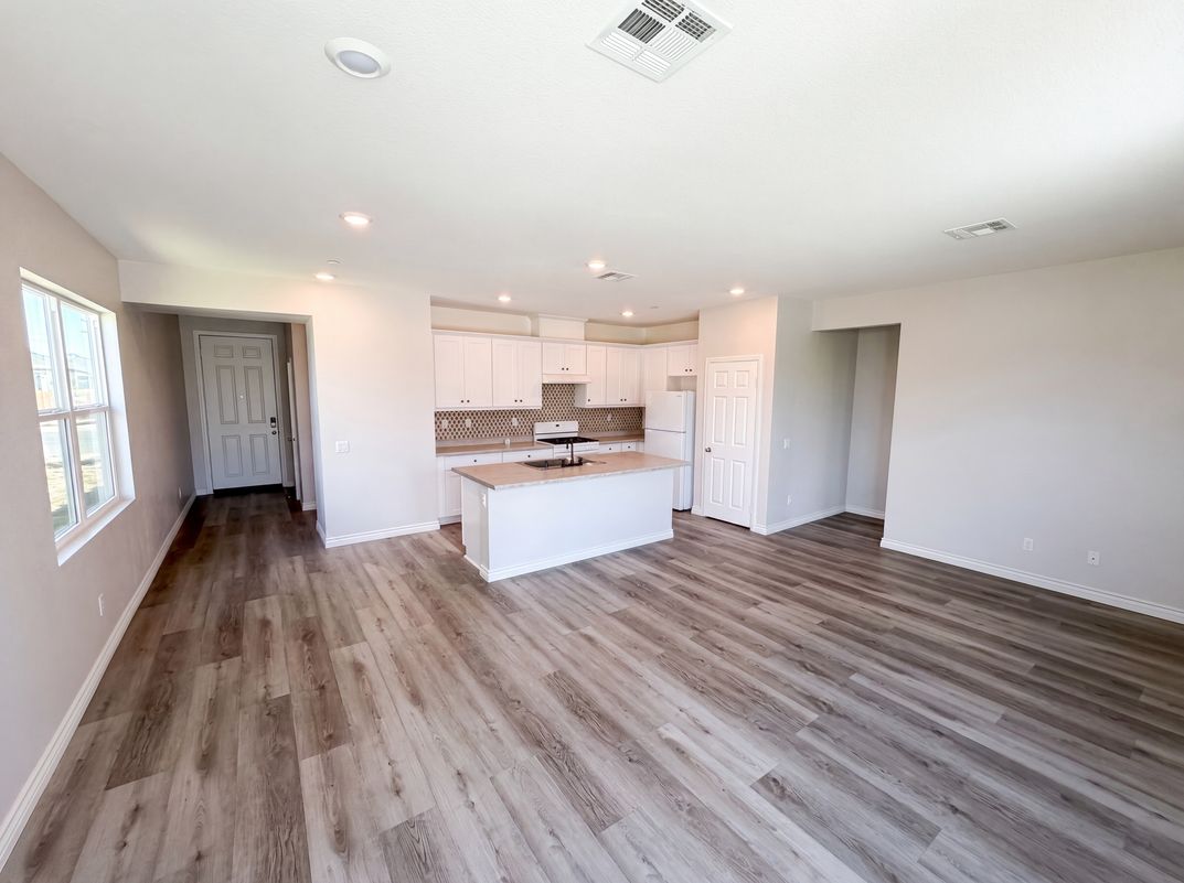 Property photo 3 of 2460 Fernwood Ln