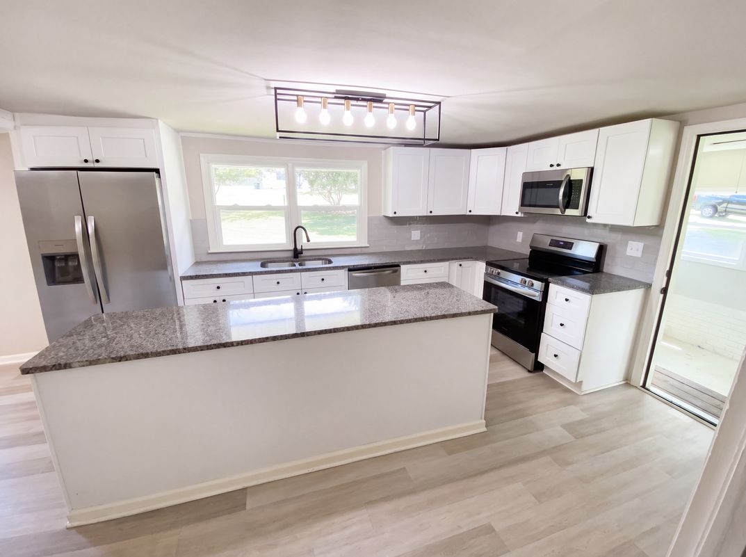 Photo 6 of 32 of 630 S Lee St, Batesburg, SC