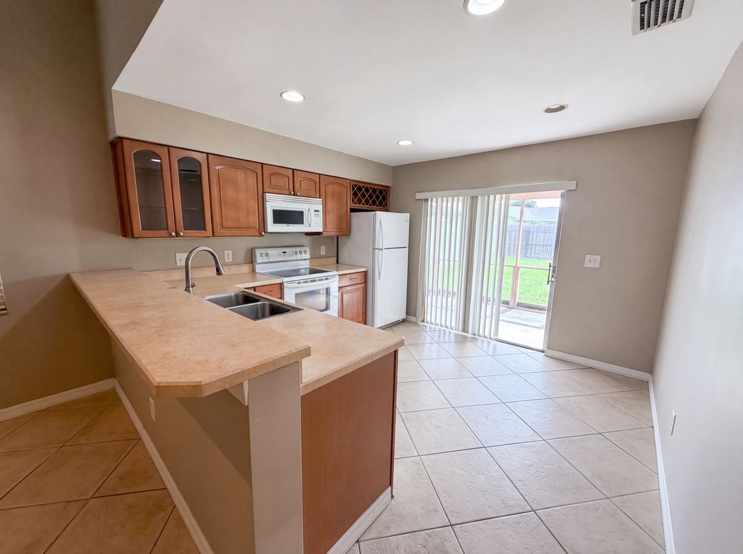 Property photo 2 of 1393 San Diego Ct