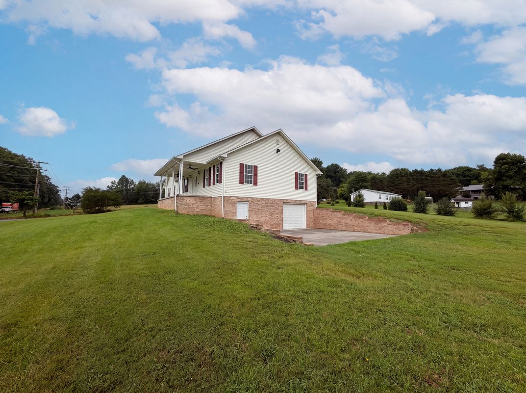 Photo 35 of 37 of 3146 Lora Dr, Maryville, TN