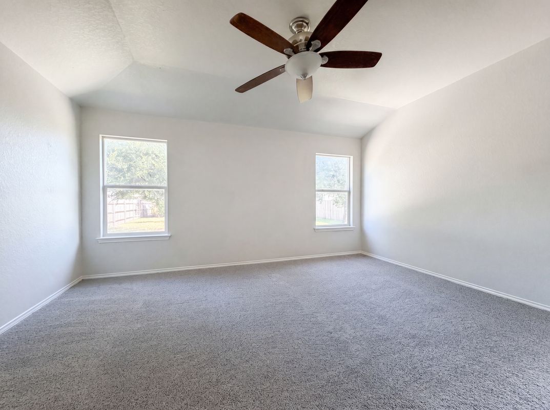 Photo 4 of 16 of 2886 Oakbranch Rdg, New Braunfels, TX