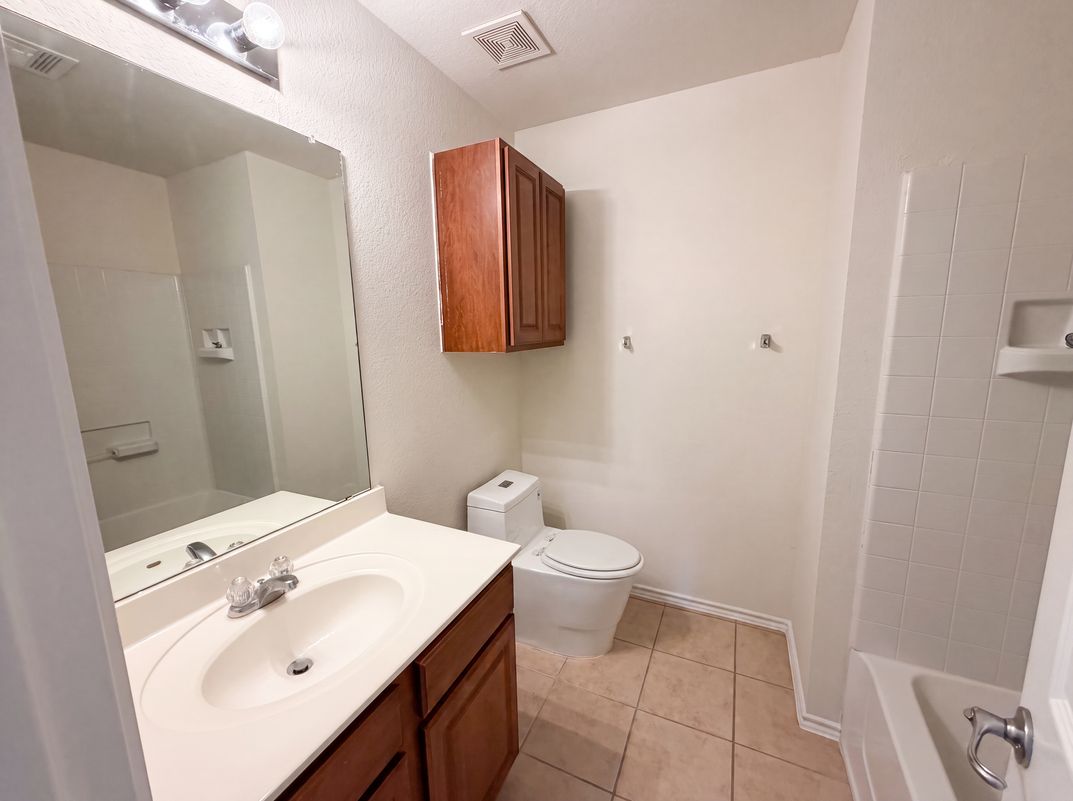 Photo 16 of 20 of 206 Almquist St, Hutto, TX