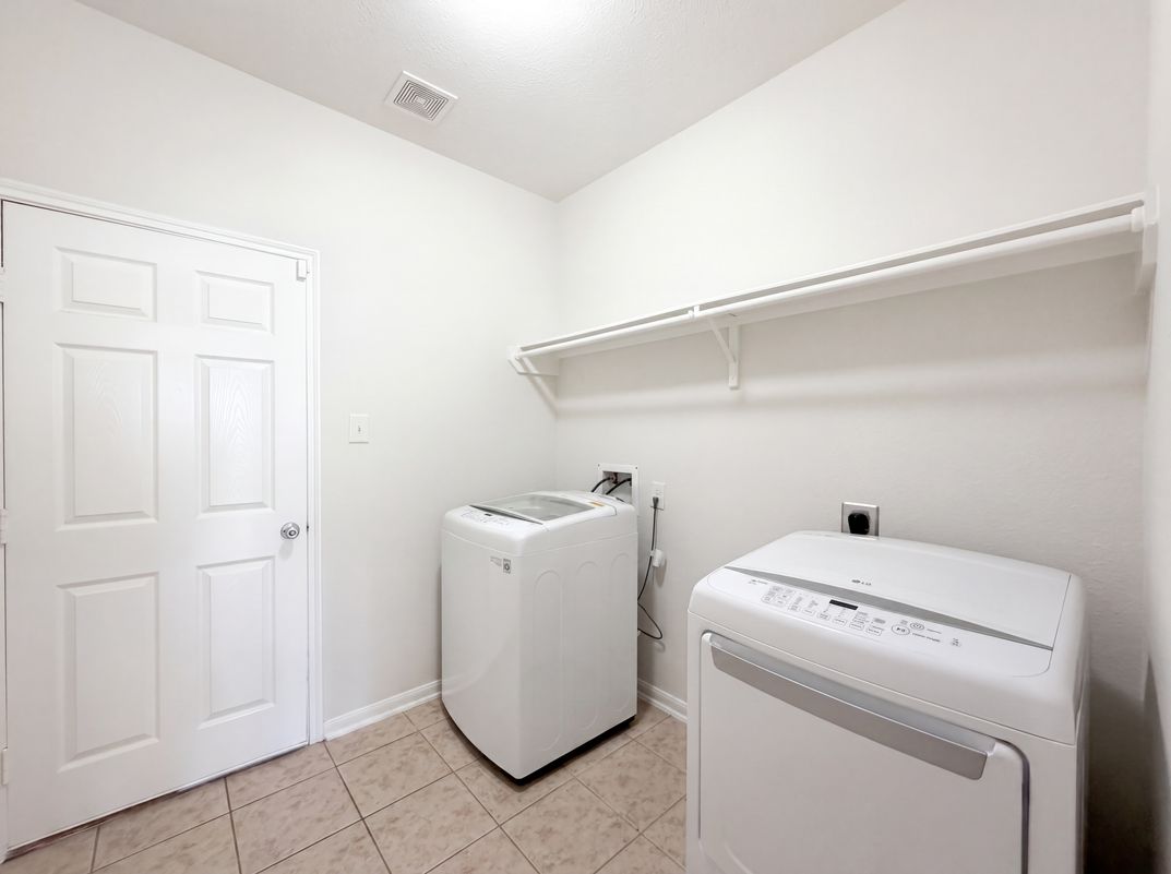 Photo 13 of 26 of 19022 Tower Rose Ct, Katy, TX