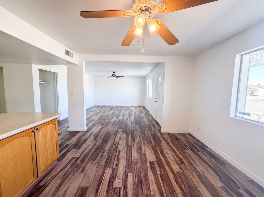 Photo 9 of 28 of 10215 N 36th Ave, Phoenix, AZ