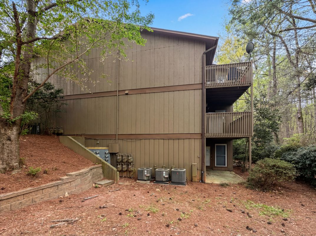Photo 21 of 24 of 1013 Dunbar Dr, Atlanta, GA