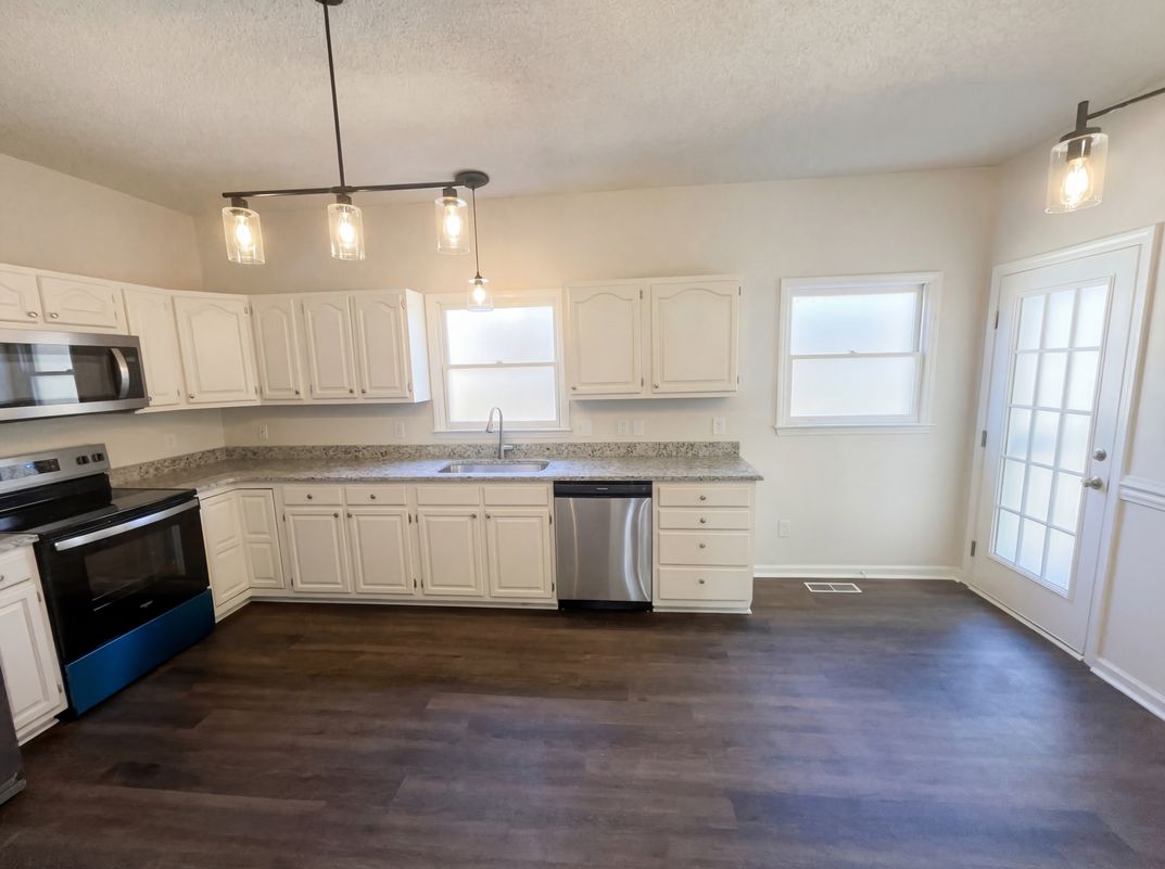 Photo 7 of 22 of 905 Kensal Green Dr, Kernersville, NC