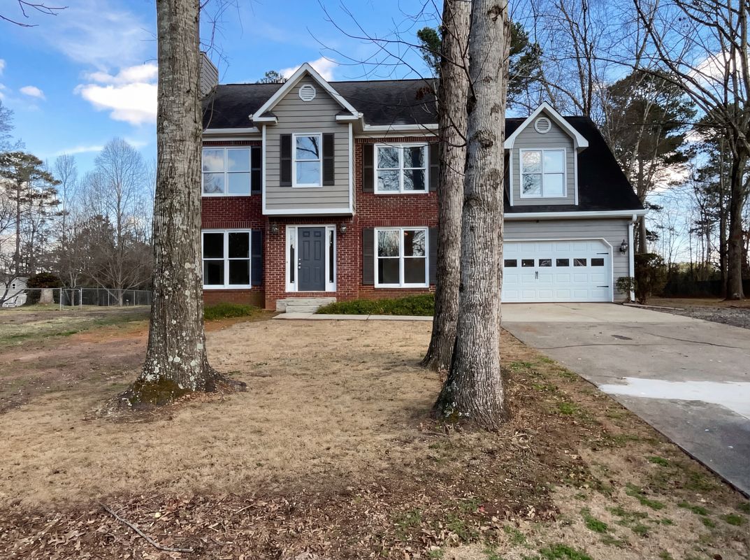 Photo 15 of 28 of 1012 Crown Corners Dr, McDonough, GA