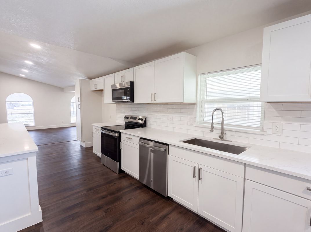 Photo 6 of 21 of 3111 Windsor Rd, Carrollton, TX
