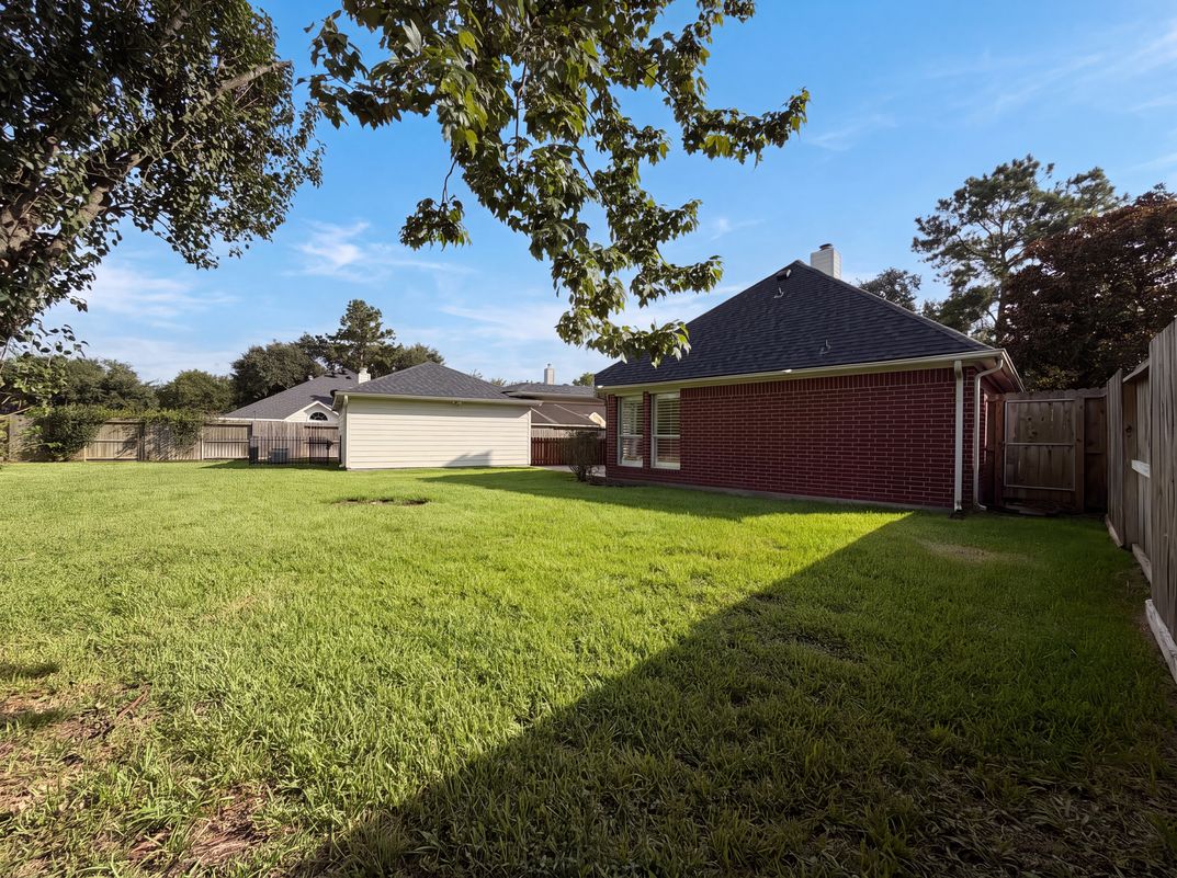 Photo 5 of 24 of 11502 Havard Oaks Dr, Houston, TX