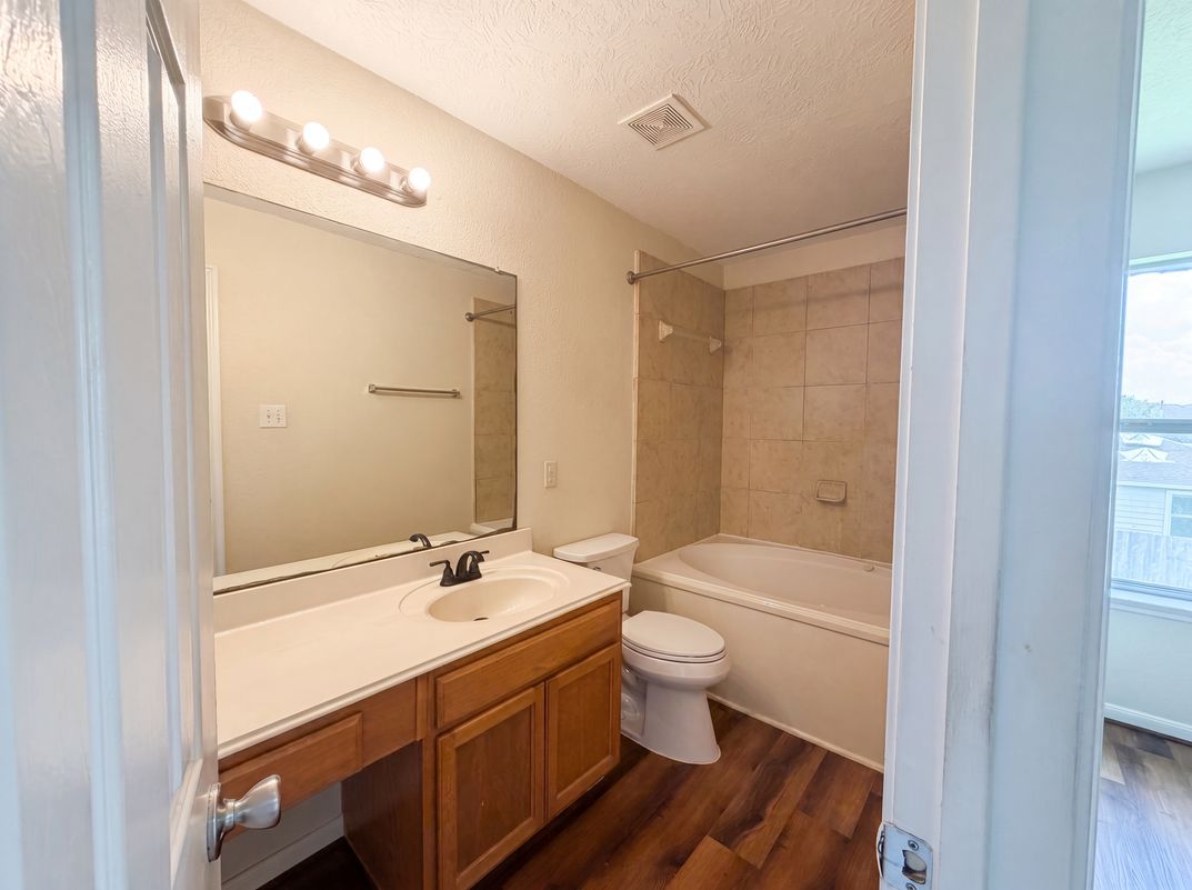 Photo 14 of 21 of 2627 Skyview Trace Ct, Houston, TX