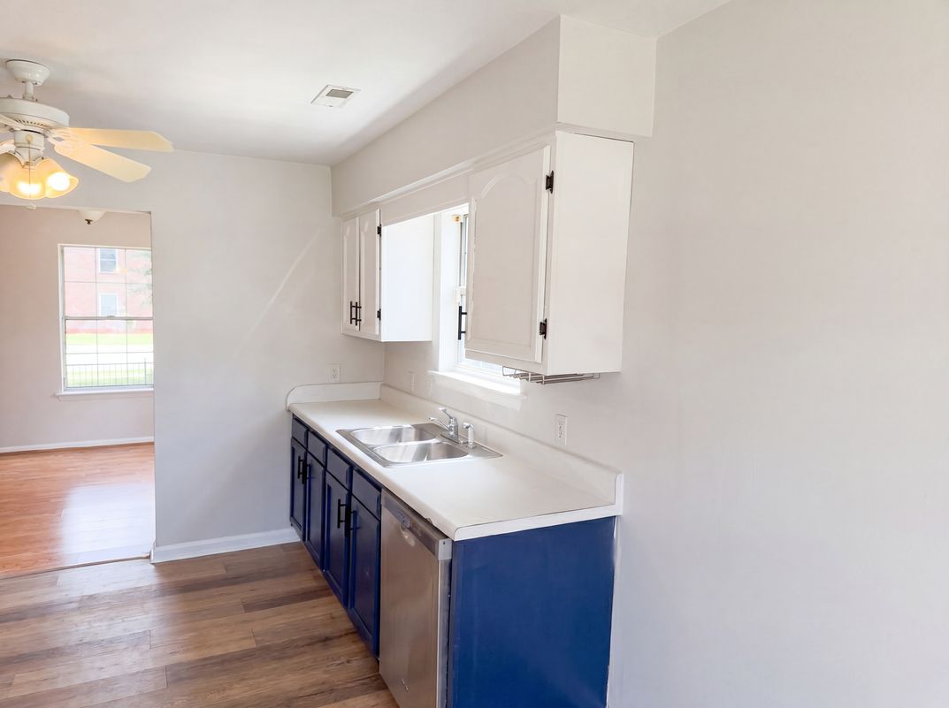 Photo 7 of 25 of 625 E Princess Anne Rd, Norfolk, VA
