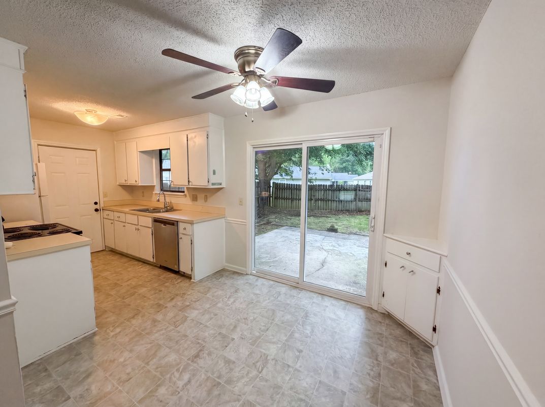 Photo 7 of 17 of 422 Allen Ct, Ladson, SC