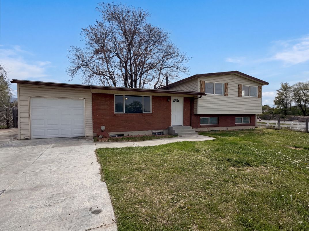 Property photo 1 of 408 N 1500 W