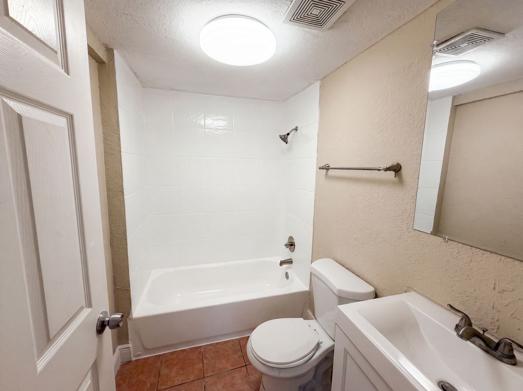 Photo 14 of 23 of 1506 W 16th St, Sanford, FL