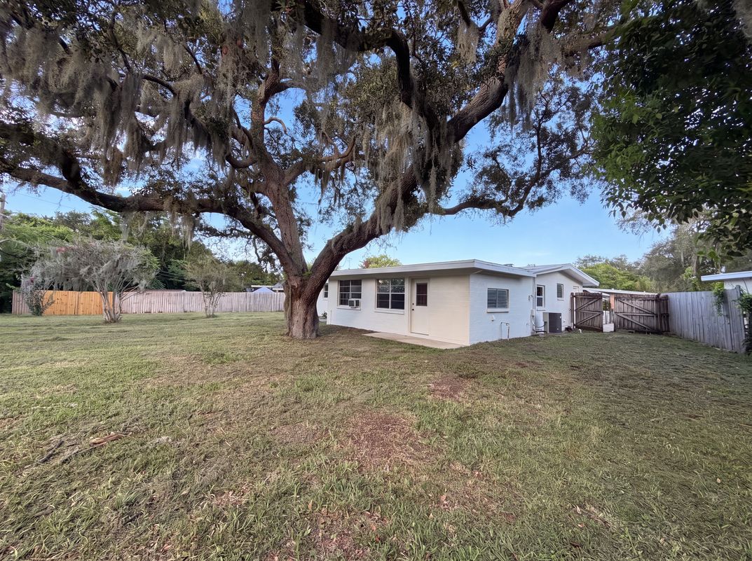 Photo 5 of 24 of 1436 Alabama Ave, Holly Hill, FL