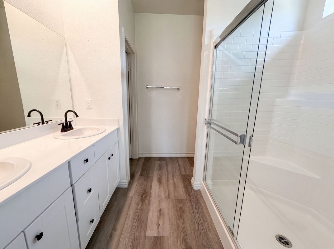 Photo 7 of 19 of 2460 Fernwood Ln, Perris, CA