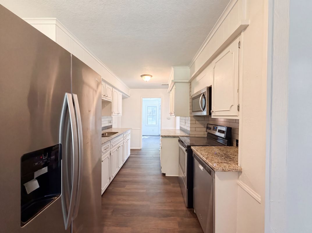 Photo 2 of 16 of 1825 NE Bren Mar Rd, Lees Summit, MO
