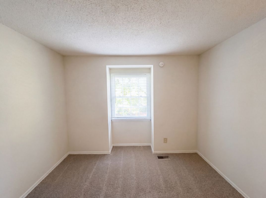 Photo 11 of 21 of 3229 Regents Park Ln, Greensboro, NC