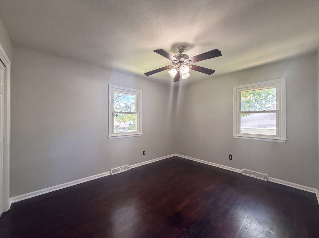 Photo 10 of 21 of 3809 S Drumm Ave, Independence, MO