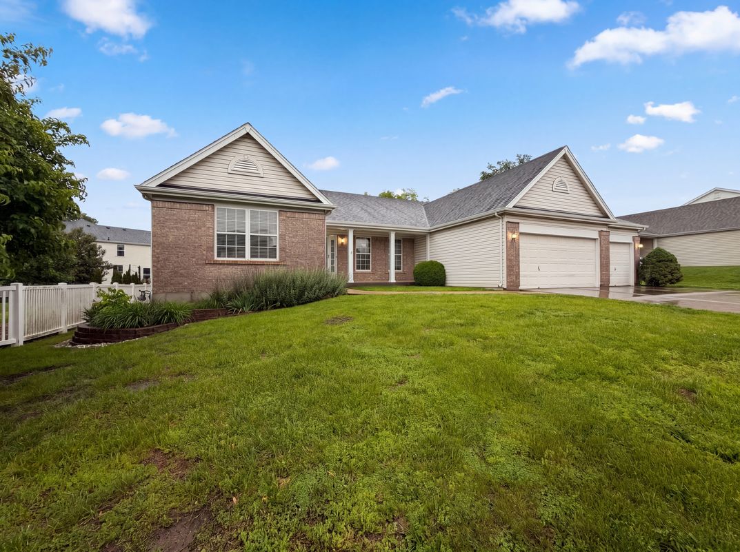Photo 23 of 26 of 2212 Harborside Dr, DARDENNE PRAIRIE, MO