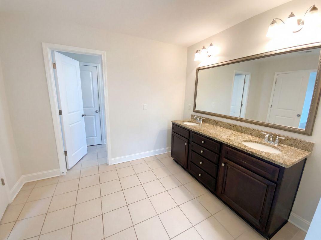 Photo 16 of 32 of 243 Meadow Saffron Dr, Lexington, SC