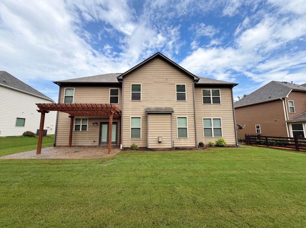 Photo 5 of 29 of 6565 Bentley Ridge Dr, Cumming, GA