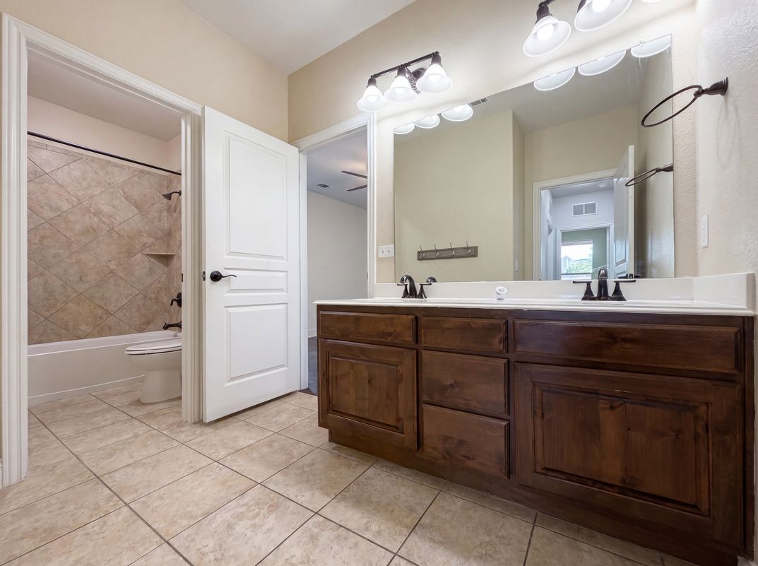 Photo 12 of 17 of 4416 Berry Ridge Ln, Frisco, TX