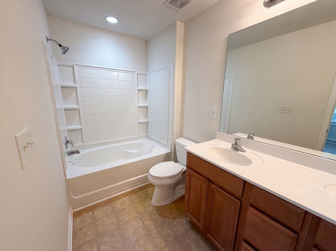 Photo 15 of 23 of 1019 Ivydale Cir, Lawrenceville, GA