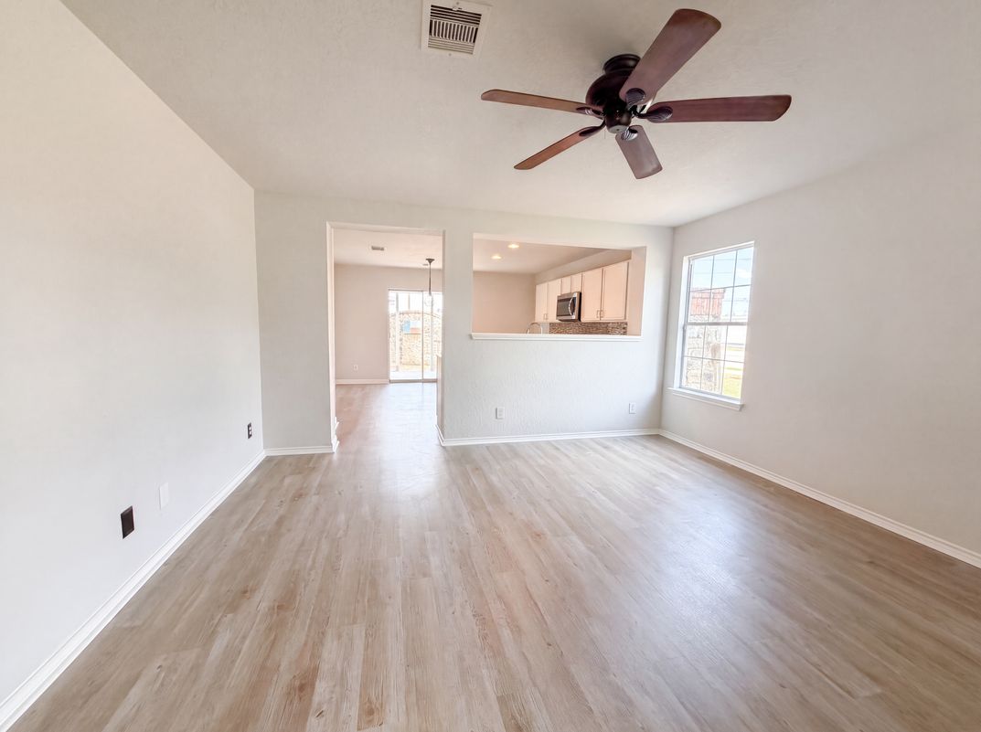 Photo 3 of 15 of 3972 Cherokee Blvd, New Braunfels, TX