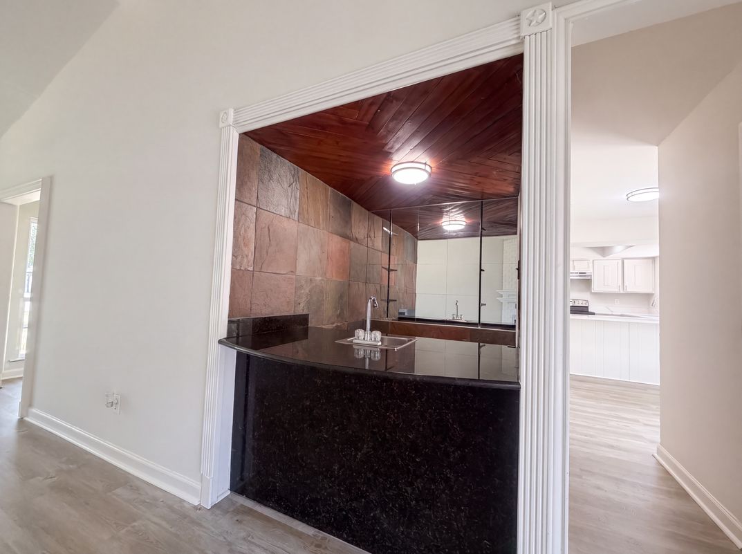 Photo 6 of 23 of 526 Royal Valley Rd, Grand Prairie, TX