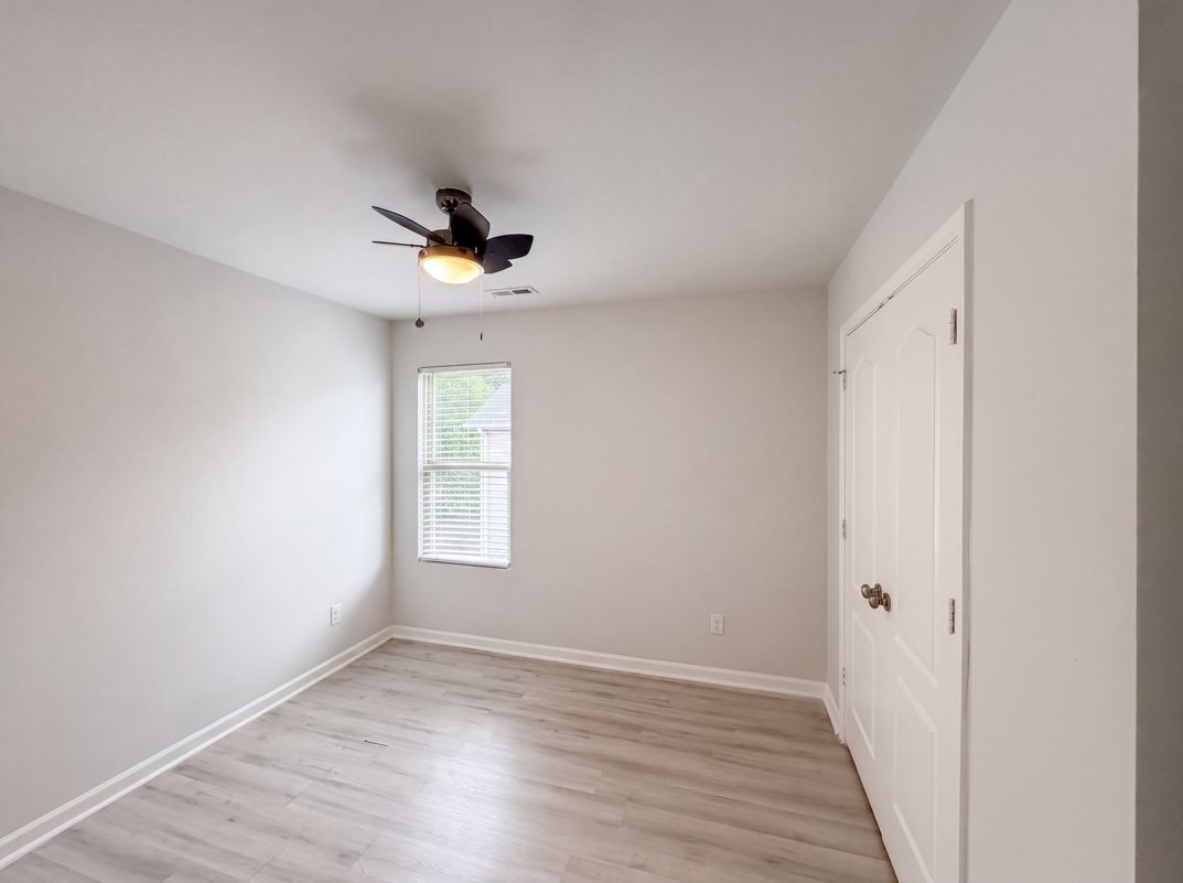 Photo 12 of 21 of 7329 Hidden Creek Dr, Charlotte, NC