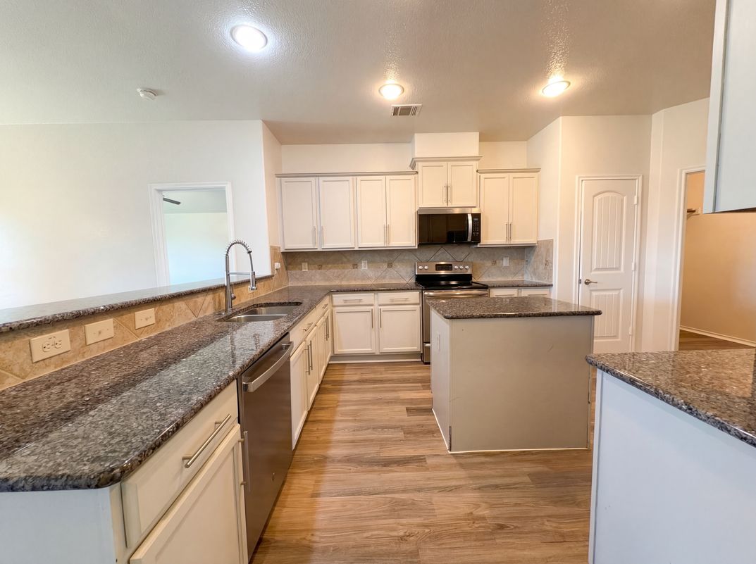 Photo 8 of 17 of 5591 Coventry Dr, Prosper, TX