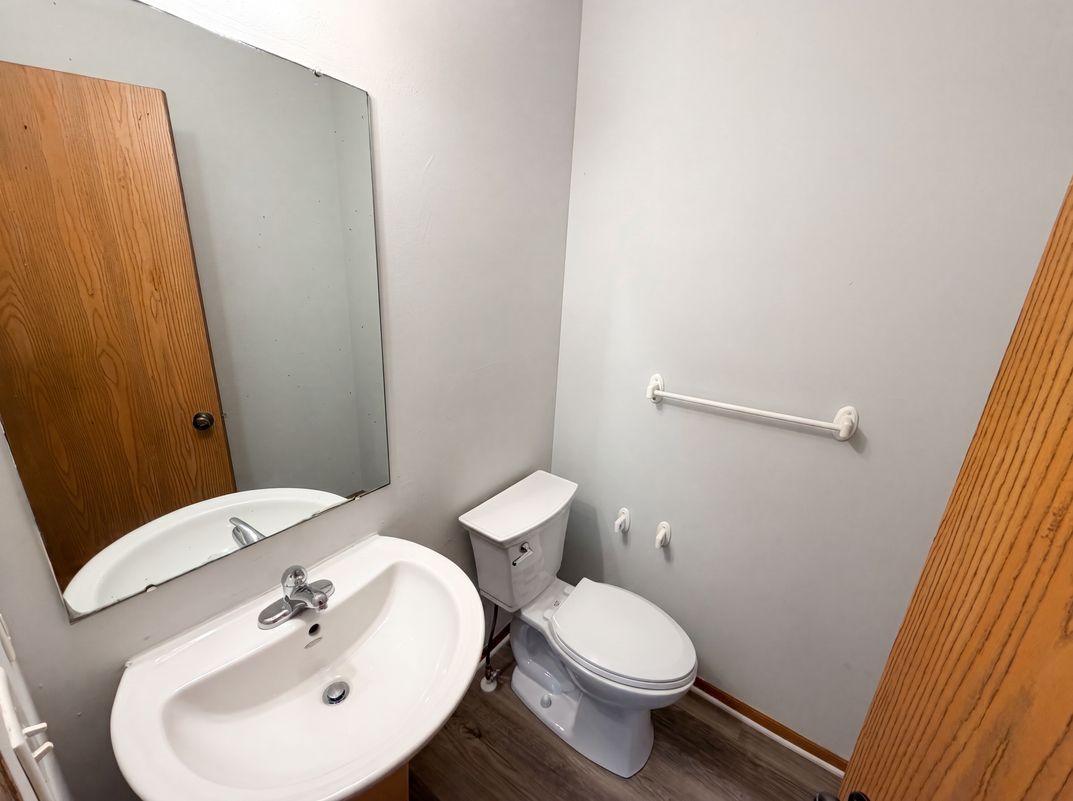 Photo 11 of 19 of 1004 Bellows St, Akron, OH