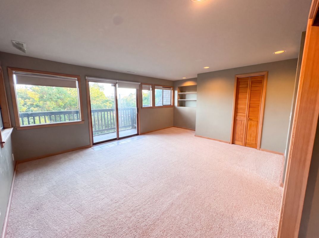 Photo 7 of 29 of 4510 SW 244th St, Vashon, WA