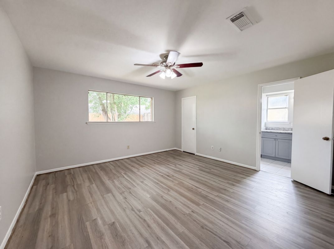 Photo 4 of 19 of 9606 Ballin David Dr, Spring, TX